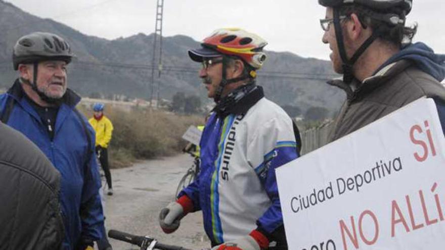 Una marcha ciclista pide edificar más cerca la Ciudad Deportiva