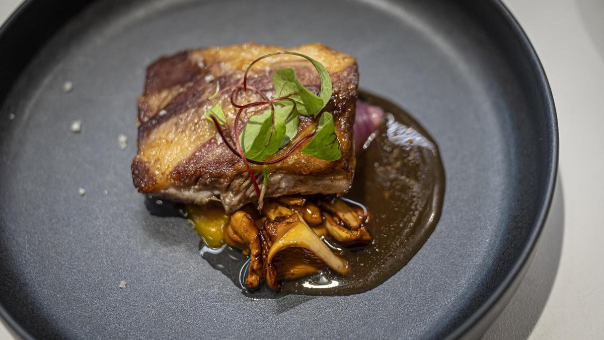 La costilla de cerdo con puré de zanahoria de Somodó Bá.