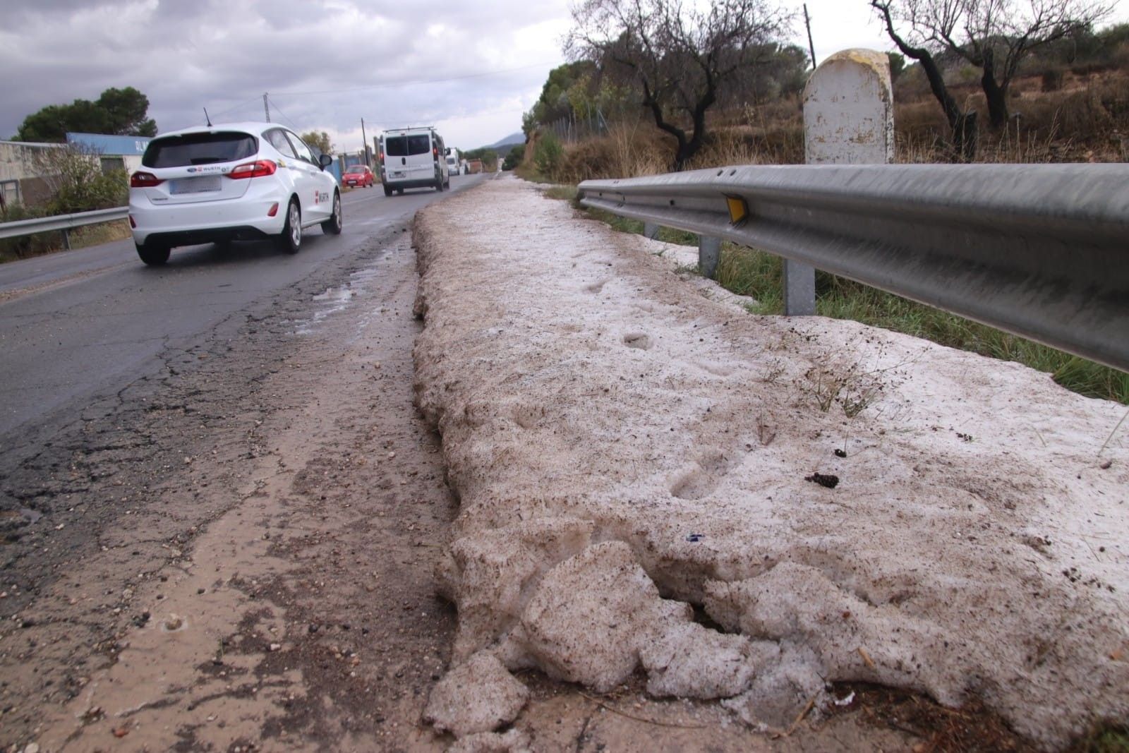 El granizo cubre de blanco los puntos más altos de la comarca de l'Alcoià