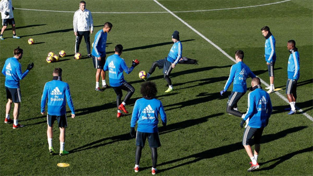 Rondo y diversión en el entrenamiento del Real Madrid