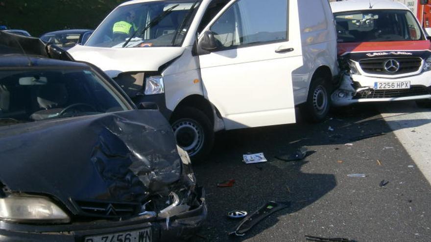 Quatre ferits en un accident a l&#039;eix transversal