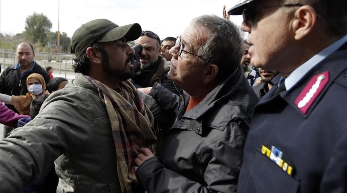 jgblanco37190943 afghan migrants try to block the entrance to migration minis170206131849