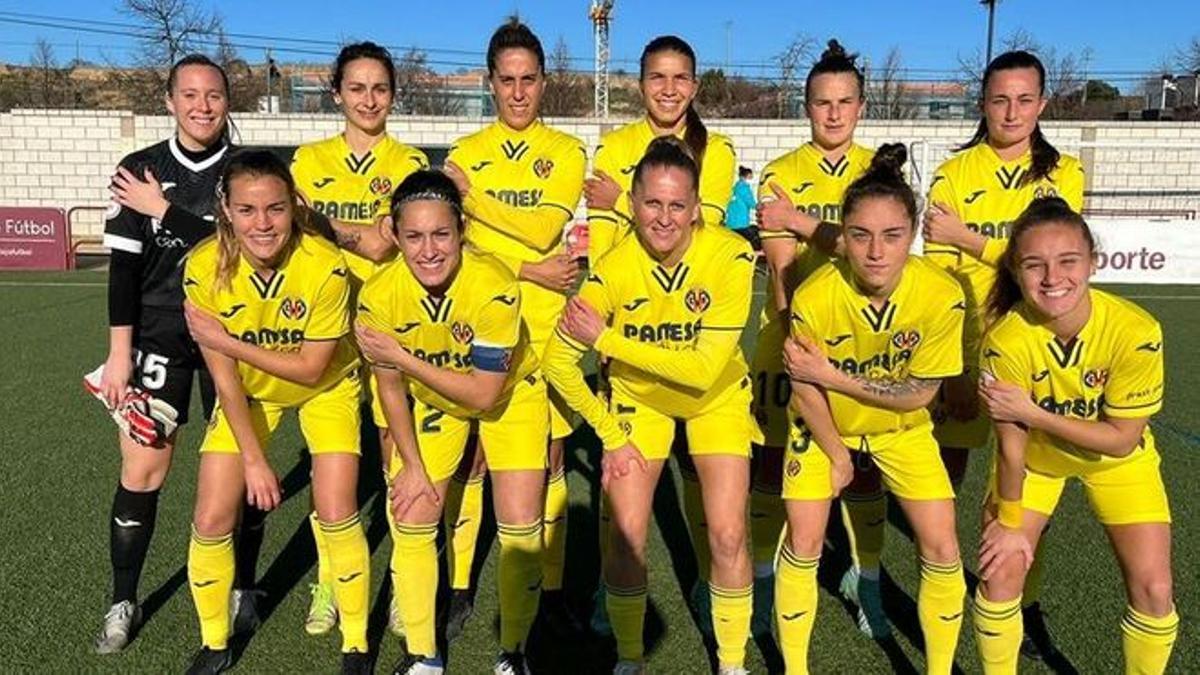 Las jugadoras del Villarreal se tapan el logo de la federación