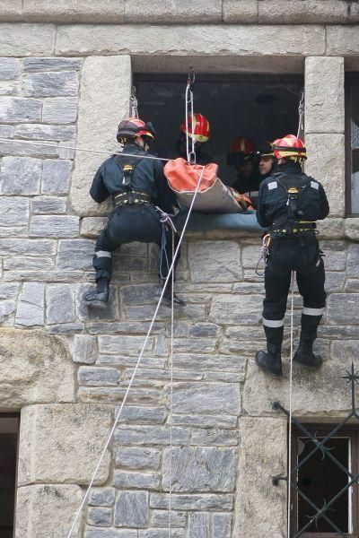 Maniobras de la UME en el poblado del Salto de Cas