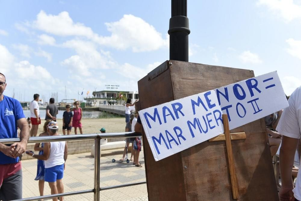 Protestas por el estado del Mar Menor en Los Nieto