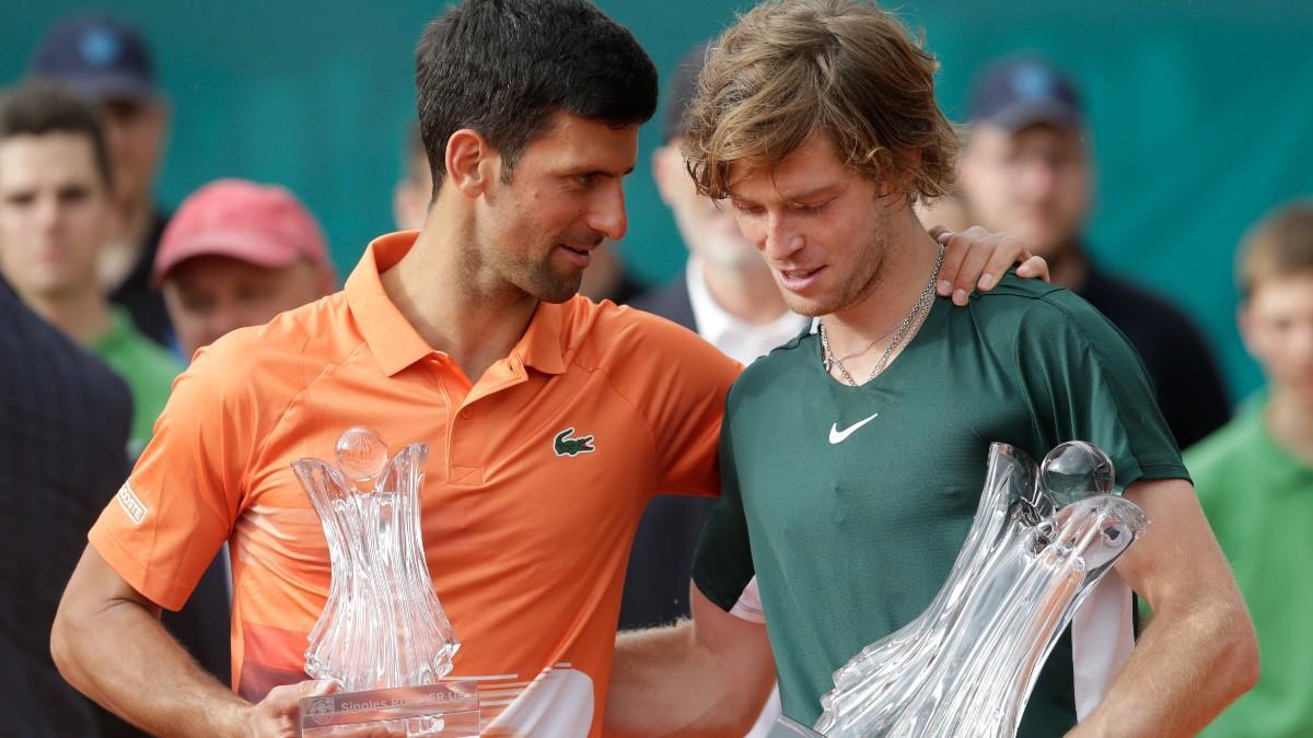 Djokovic y Rublev se saludan tras la final