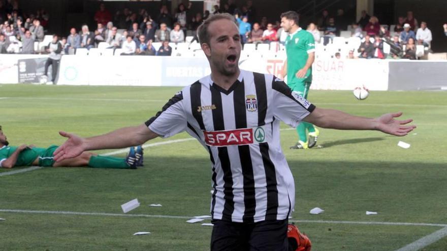 Sergio García celebra el gol que anotó ante el Algeciras en la jornada trigésimo segunda.