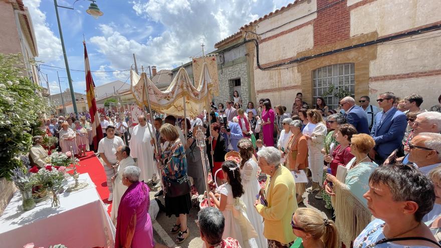 GALERÍA | La procesión del Corpus Christi de Villaralbo, en imágenes