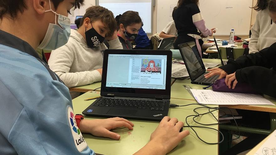 Traballando no xornal deste curso no CEIP García Barbón.