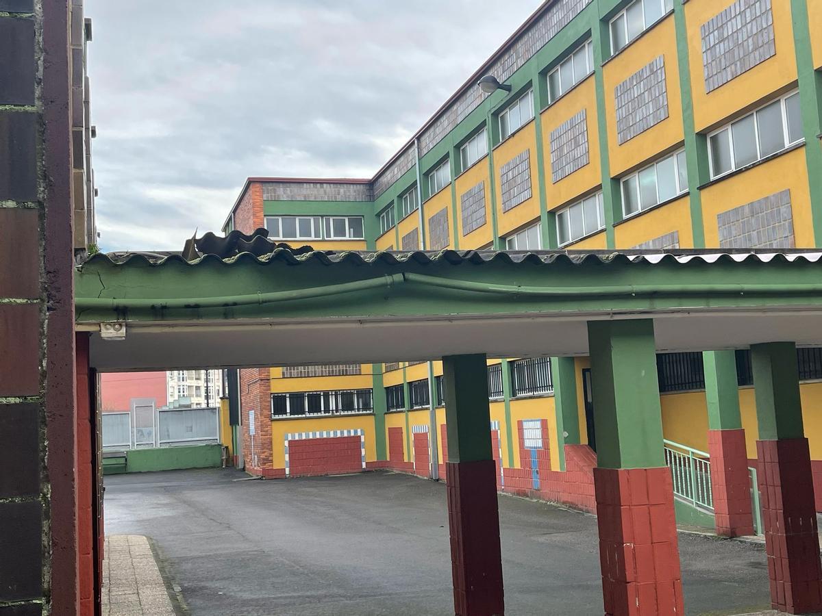 Así fue la concentración de protesta en el colegio Eulalia Álvarez