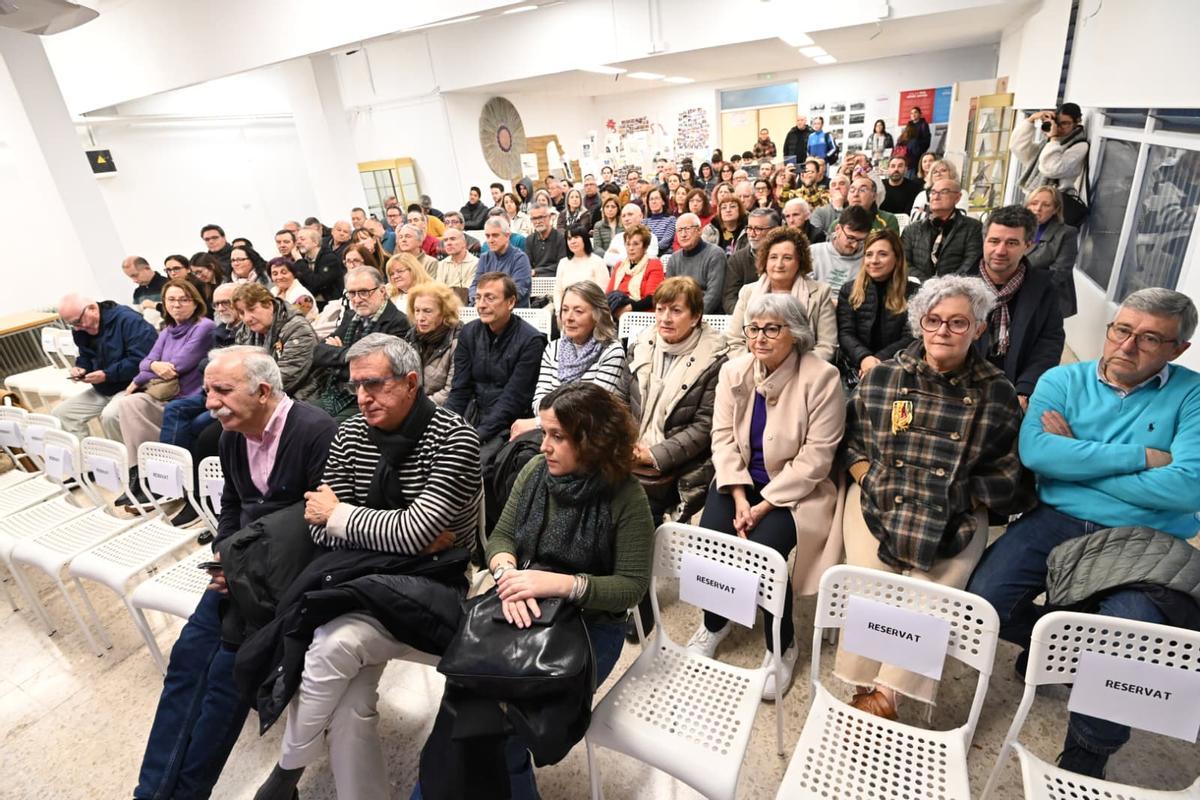 El instituto de Carrús, en Elche, inaugura una exposición por sus 50 años