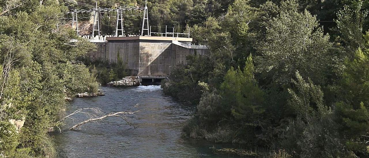 Embalse de Bolarque, que regula el agua de Entrepeñas y Buendía antes de partir hacia Alicante.