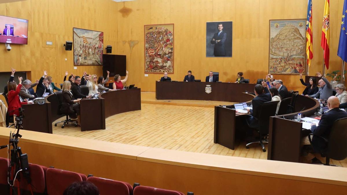 El Pleno ha decidido dar un voto de confianza para abrir la negociación con Murcia Puchades.
