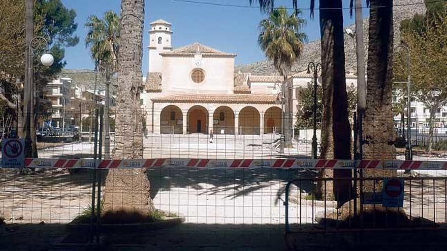 El salón está ubicado junto a la parroquia del Moll.