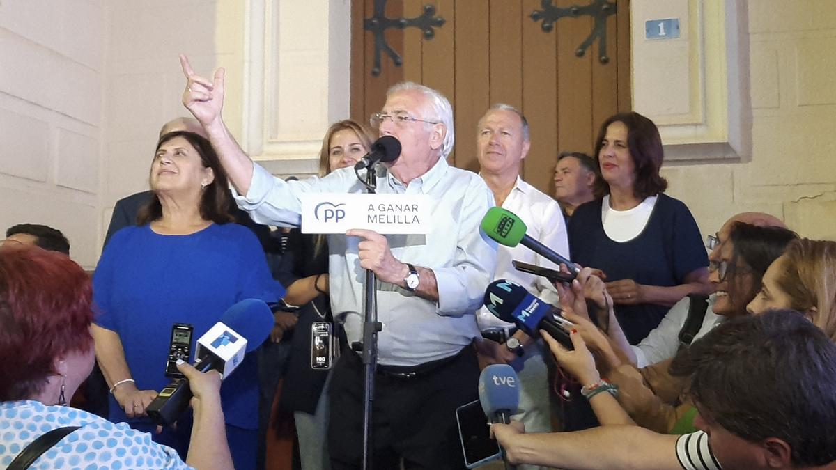 Juan José Imbroda celebra su victoria en Melilla.