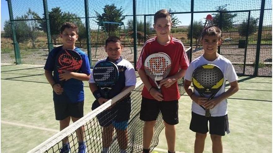 El frontenis y el pádel triunfan en el verano de Alfamén