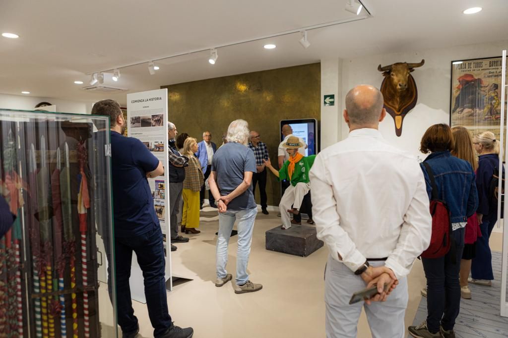 El Museu del Bou embelesa a veterinarios expertos en materia taurina