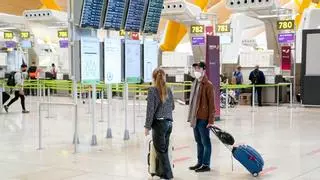 Sanidad aclara que las mascarillas en los aviones siguen siendo obligatorias