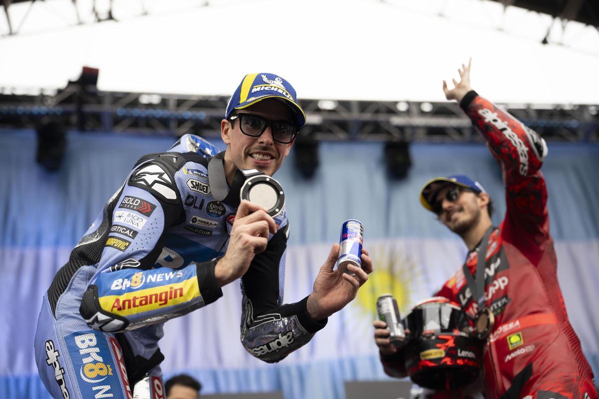 Àlex Márquez, segundo hoy en Argentina, celebra su medalla de plata.
