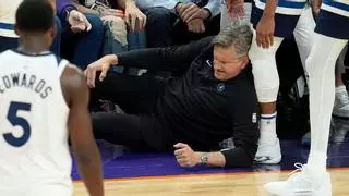 ¡Un entrenador de la NBA se rompe el ligamento de su rodilla en pleno partido!