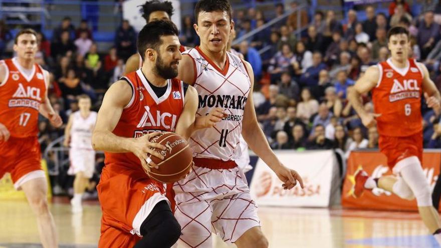 El base de l&#039;ICL Manresa Aleksander Cvetkovic en un partit al Congost.