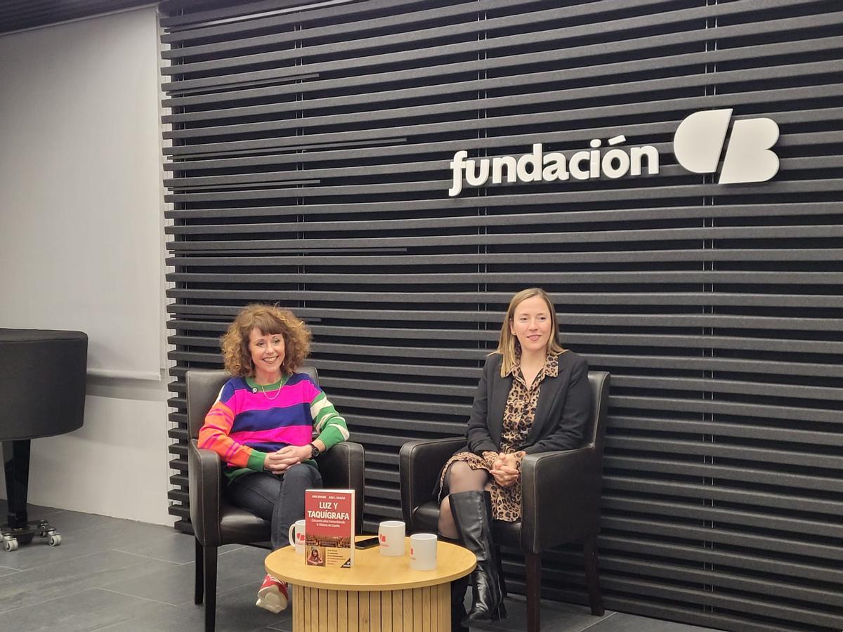 Ana Rivero y Ana I. Gracia en la presentación de su libro.