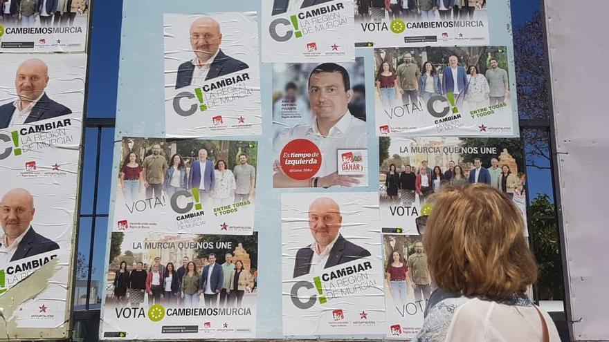 José Antonio Pujante vuelve a los carteles electorales: &quot;Va por ti, compañero&quot;