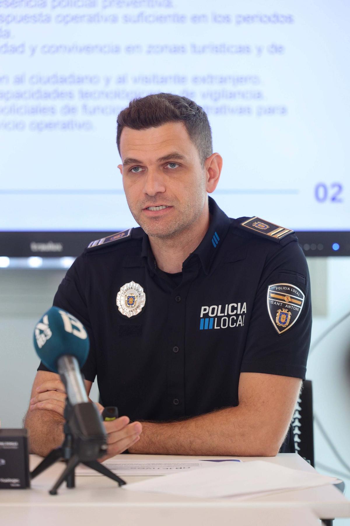 La Policía Local de Sant Antoni presenta su dispositivo especial de verano La Policía Local de Sant Antoni presenta su dispositivo especial de verano