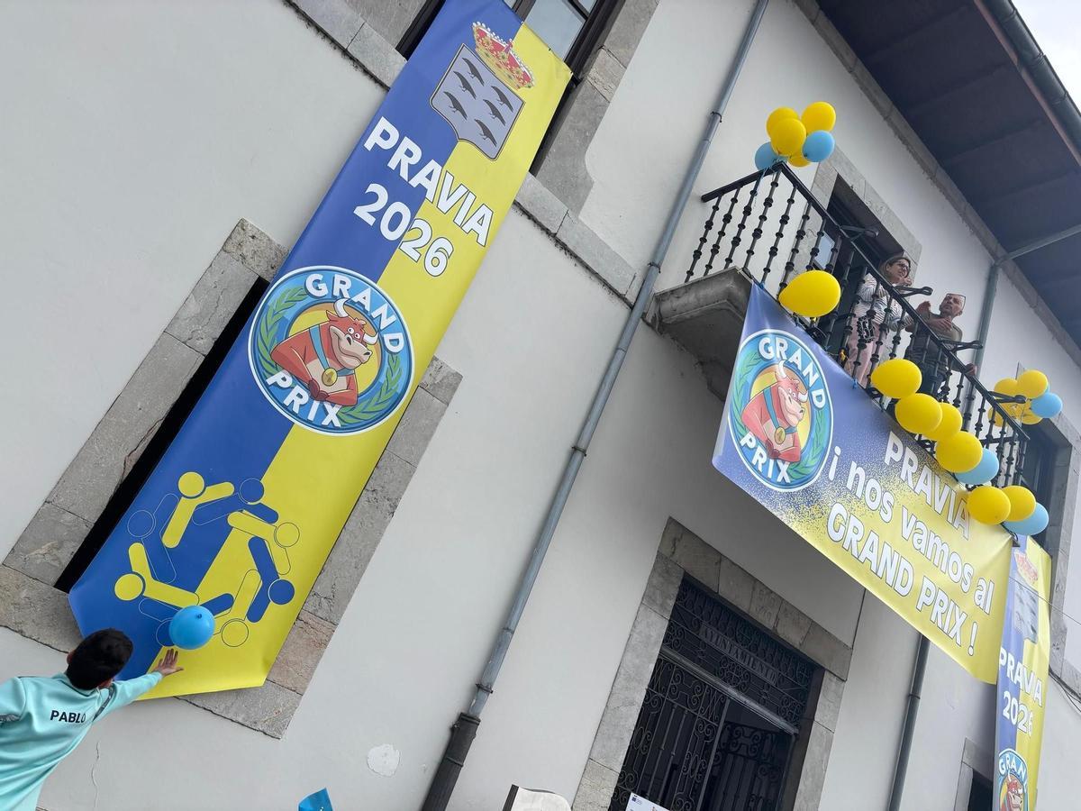 El balcón del Ayuntamiento, preparado para la grabación.