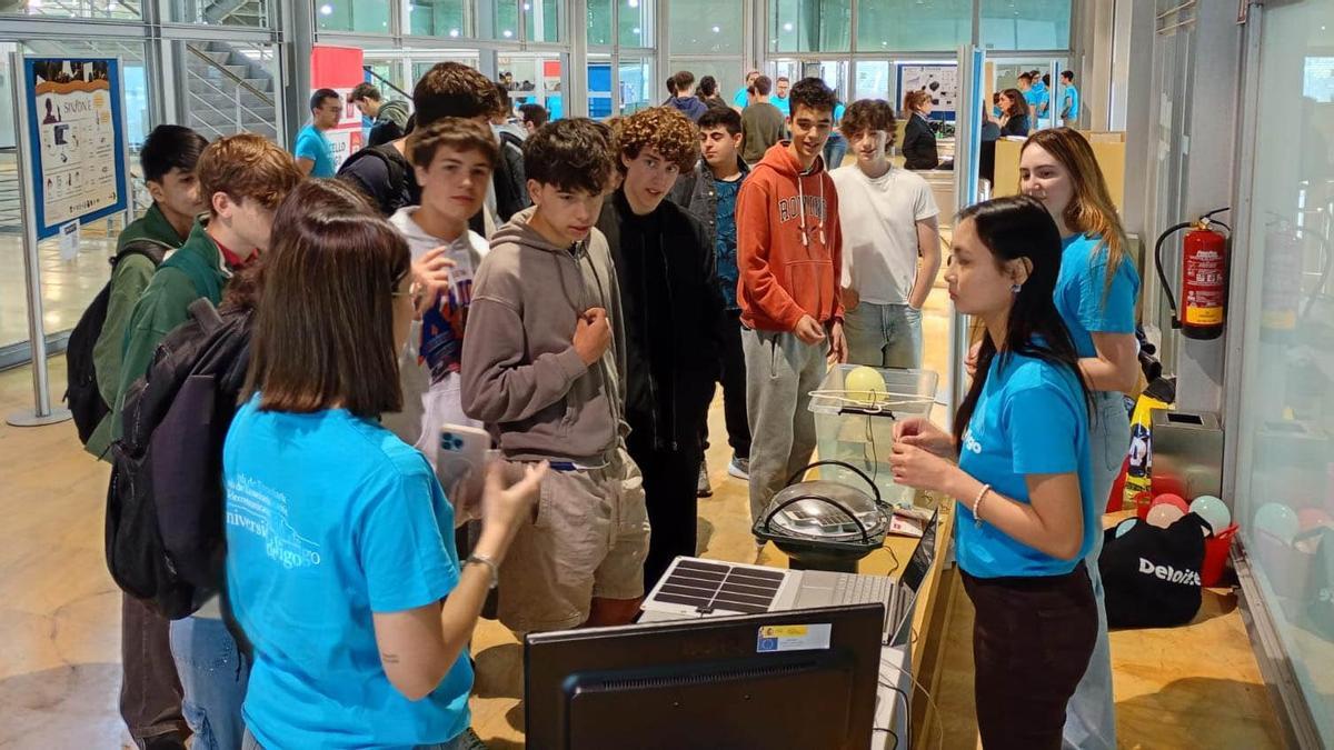 Alumnos en el Verbum con los LPRO Days de Telecomunicación