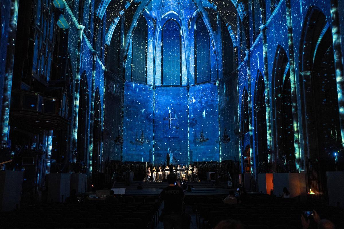 ‘LUMINISCENCE’, un espectáculo inmersivo de luz y música en Santa Maria del Pi