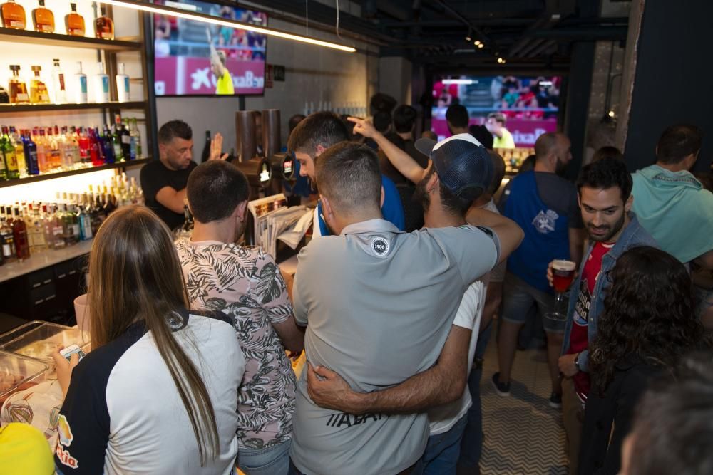 El equipo coruñés se juega el ascenso a Primera División y la ciudad se vuelca en plena celebración de San Juan.