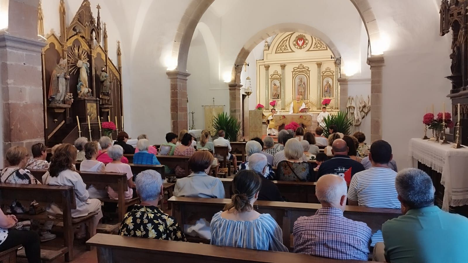 Así luce Cué durante sus fiestas de La Sacramental, en Llanes