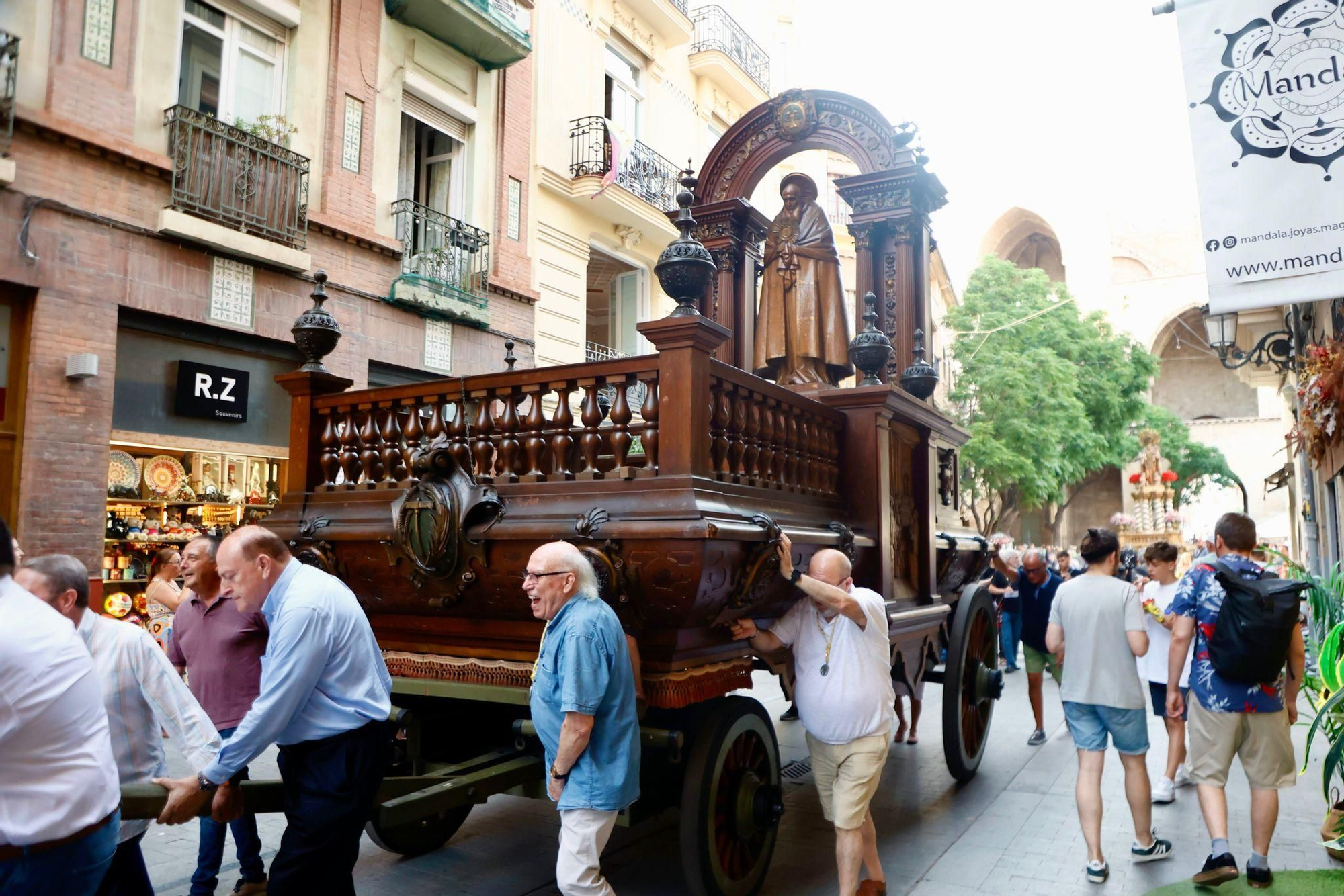 El Corpus recorre las calles de València en el Traslado