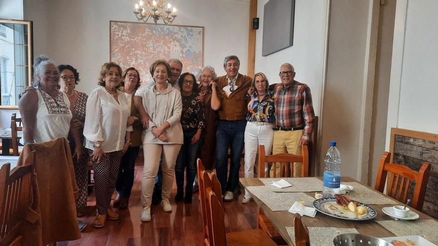 Reunión de compañeros de colegio e instituto de Santa María de Guía