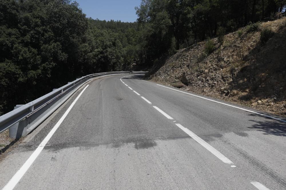 Nou paviment amb grava a la carretera dels Àngels