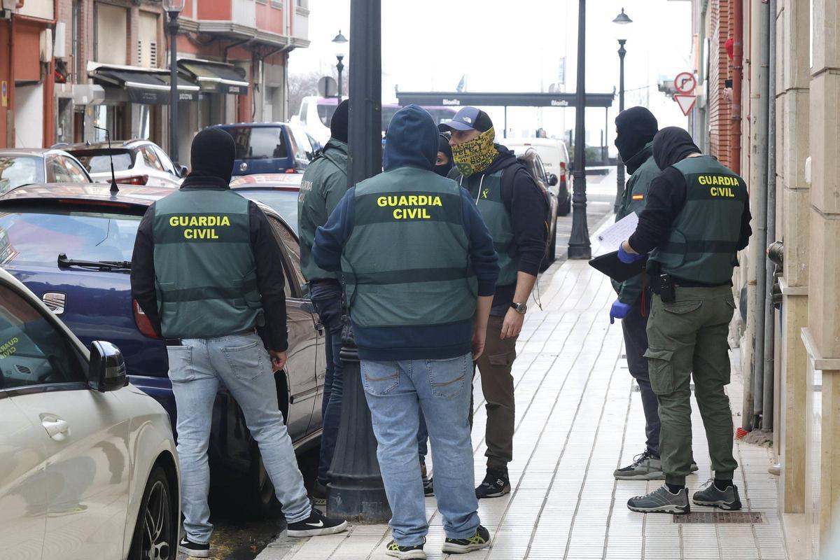 El operativo en Gijón para detener a los autores del asesinato a tiros de Emiliano "el panameño", en imágenes El operativo en Gijón para detener a los autores del asesinato a tiros de Emiliano "el panameño", en imágenes