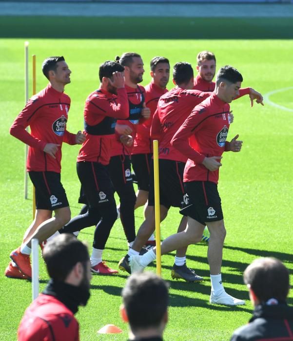 Carlos Fernández comienza a realizar algunas tareas con el grupo aunque su presencia en la convocatoria para el partido contra el Almería parece poco probable.