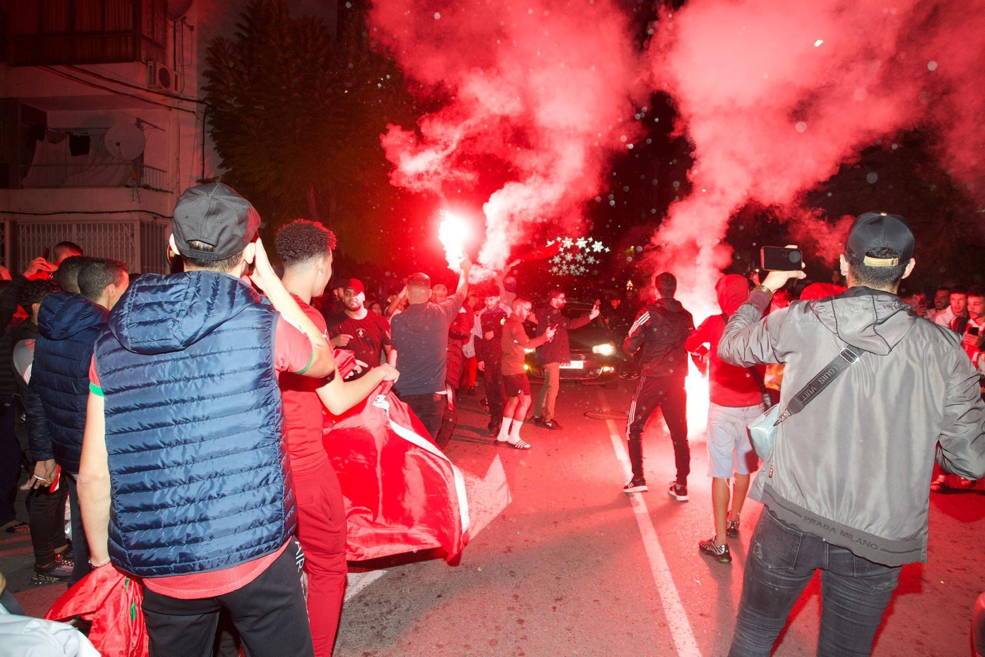 Alegría y celebración en las calles de Alicante tras el España - Marruecos