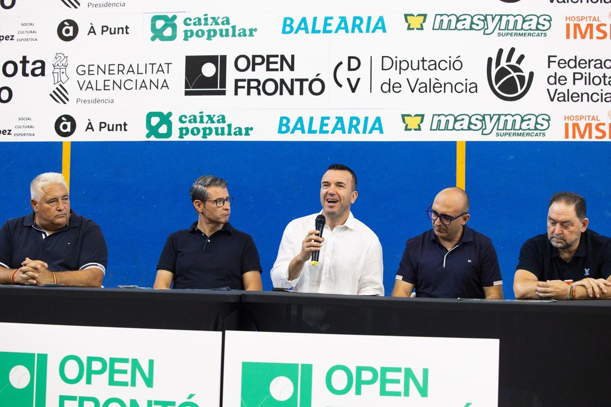Pedro Cuesta, Toni González, Vicent Mompó, Vicent Molines i Tino Bendicho, en el torn de paraula
