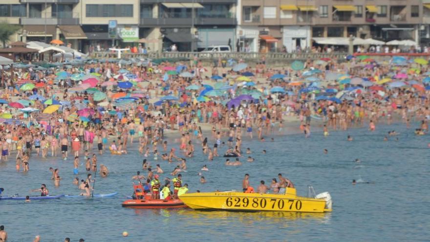 Momento en el que Emerxencias de Sanxenxo recoge a la niña