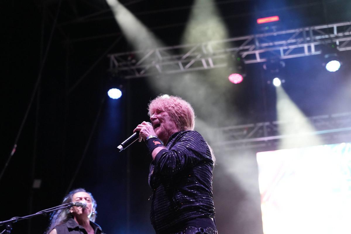 Medina Azahara desata la nostalgia en su último concierto en Badajoz