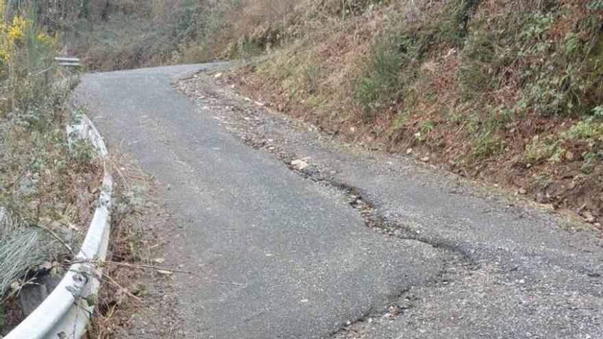 El PSOE denuncia el mal estado del vial Quintillán-Meavía.