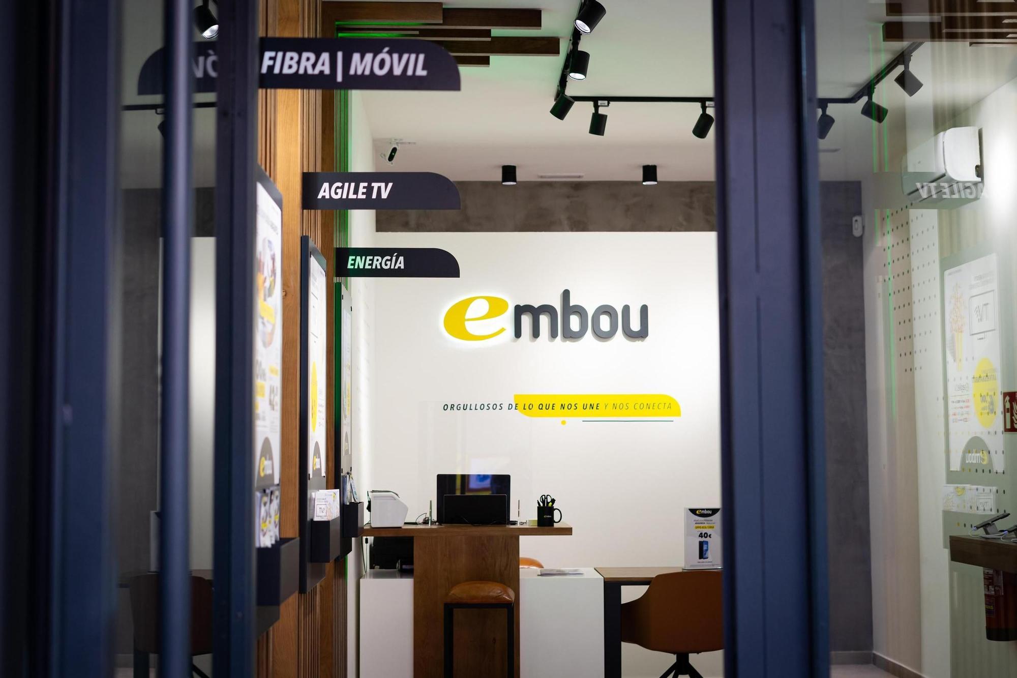 Uno de los 70 puntos de venta y de atención al cliente con los que cuenta Embou en la comunidad.