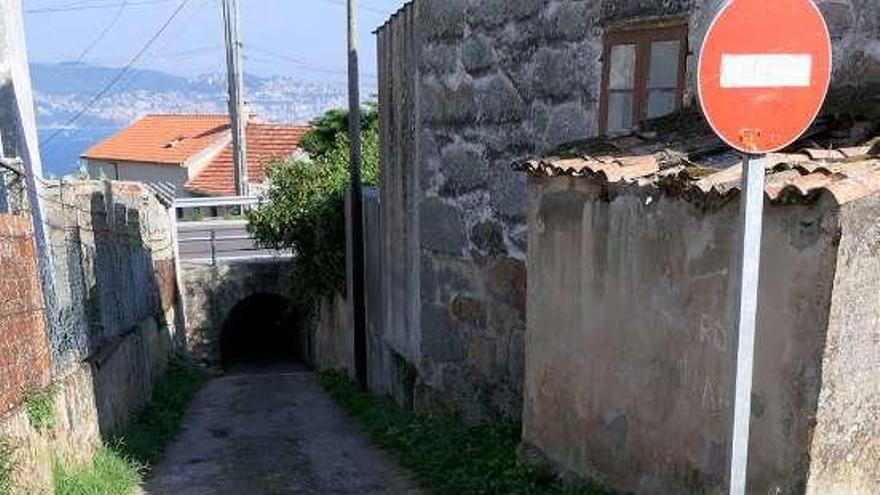 Situación del camino del Lazareto, con el túnel al fondo. // Fdv