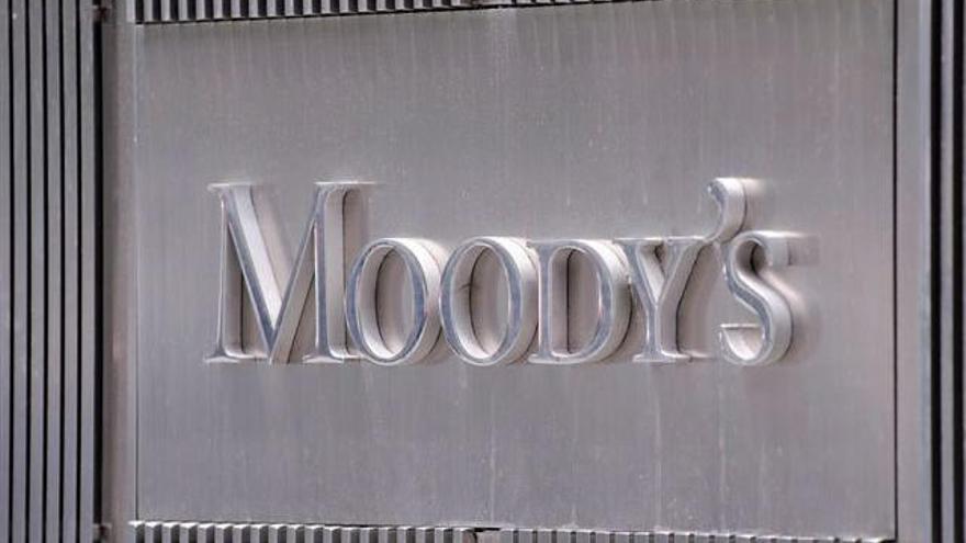 Moody&#039;s rebajó este lunes la nota a 28 bancos españoles.