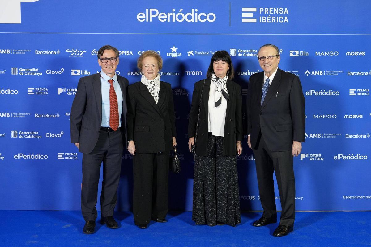 De izquierda a derecha, el doctor Eduardo Larrousse, cardiólogo de la Clínica Corachán; Arantza Sarasola, vicepresidenta de Prensa Ibérica; la esposa del doctor Larrousse, María José Tintoré, y Javier Moll, presidente de Prensa Ibérica.