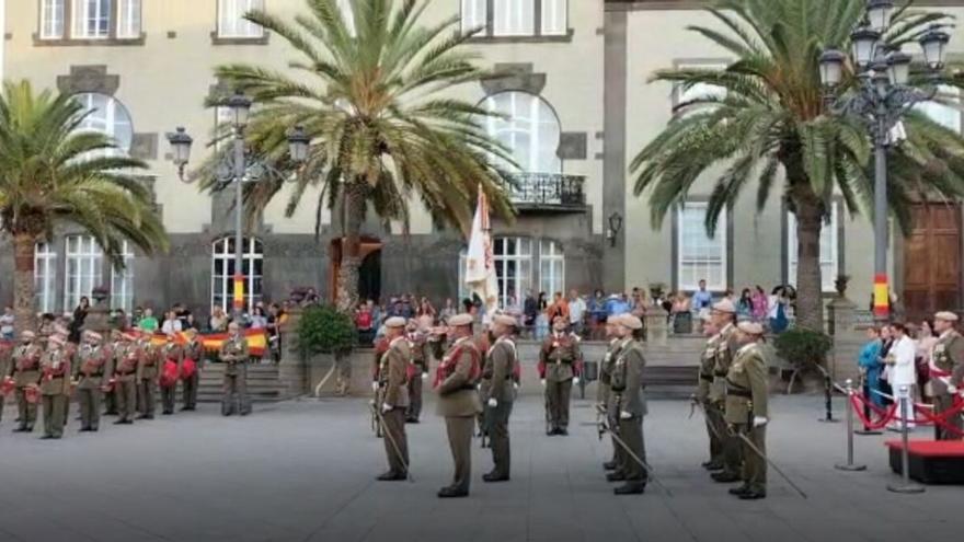 El Regimiento Canarias 50 recibe dos distinciones en el 450 aniversario de su creación