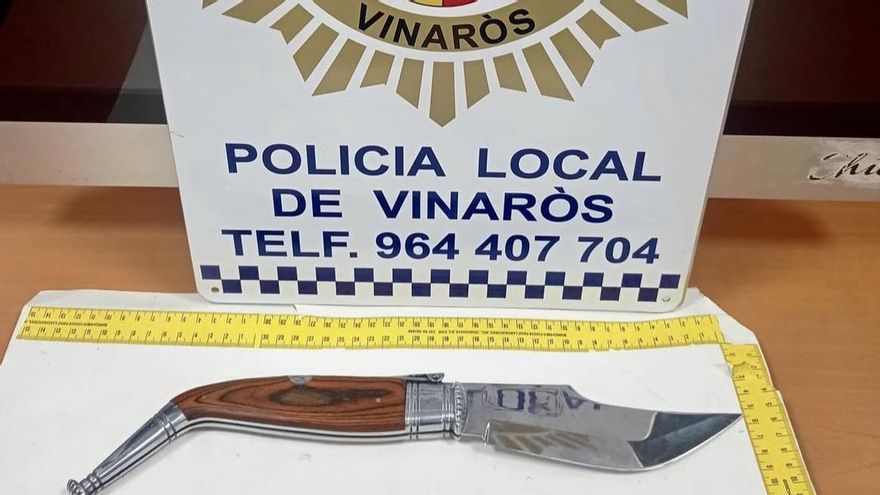 Intervención policial en Vinaròs con una navaja de 17 centímetros incautada en una noche de fiesta