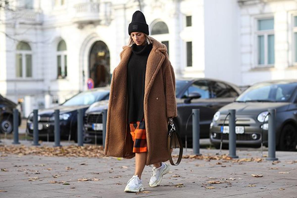 Ayling Koenig con deportivas de Balenciaga